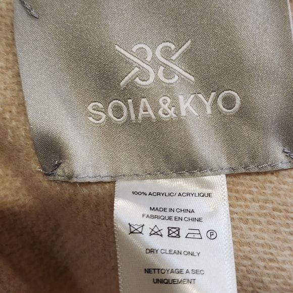 SOIA & KIO Color Block Fringe Poncho - Picture 6 of 10